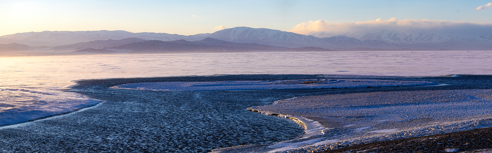 Achit_lake_western_mongolia