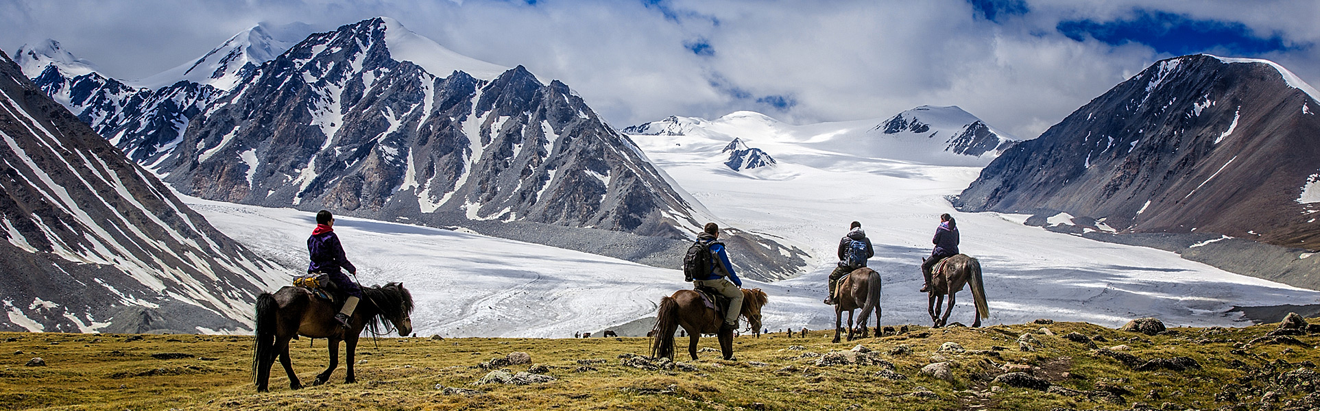 Advetures_Altai_mountains_tour_Mongolia