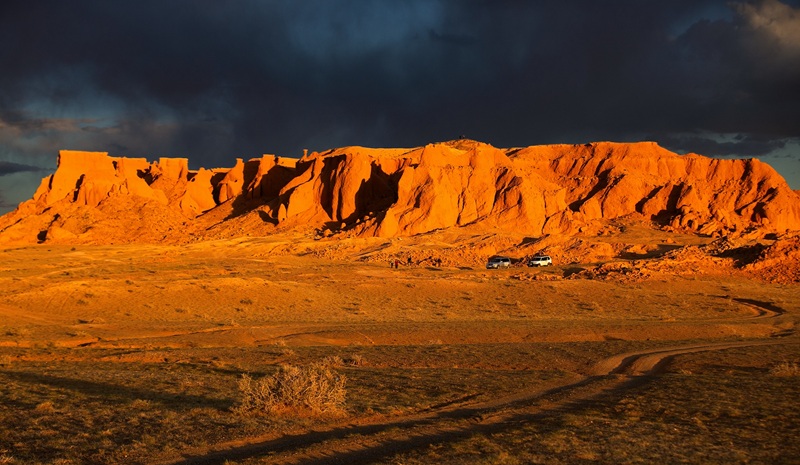 sunset view of the bayanzag flaming cliffs in the gobi desert of mongolia