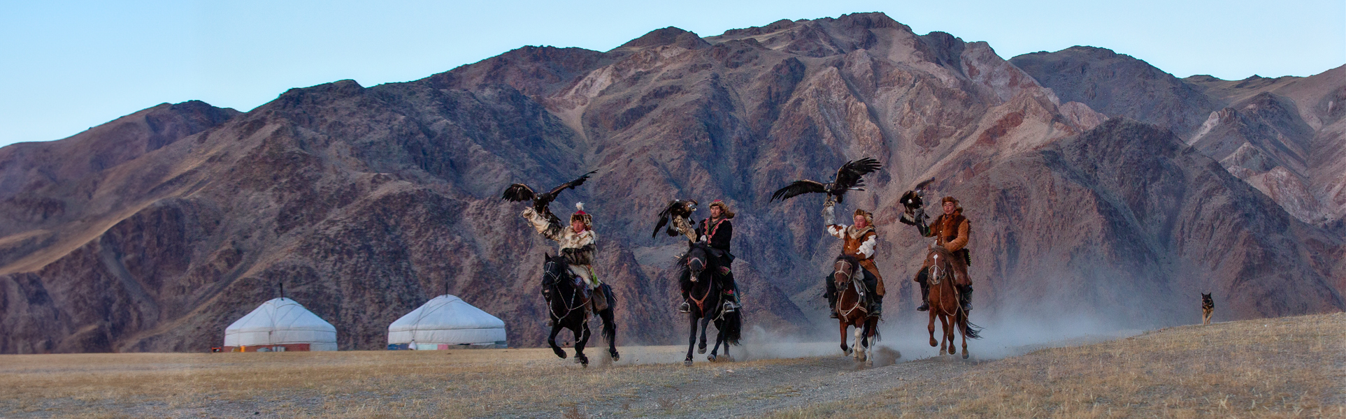 Mongolia_eagle_hunters_family_tour