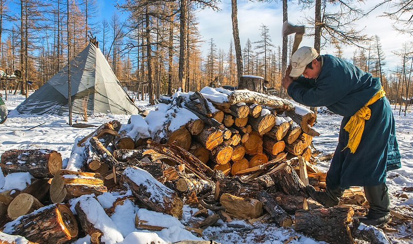reindeer herders winter photo tour mongolia ayan travel