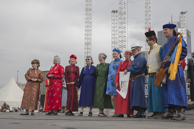 deeltei_mongol_naadam