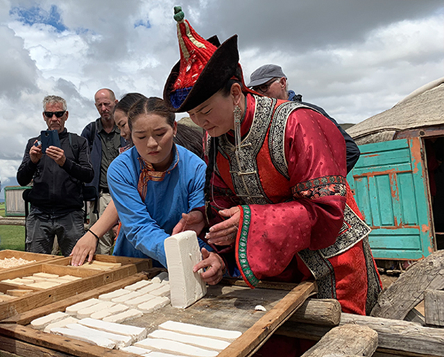 what-to-eat-in-mongolia-eat-like-nomads